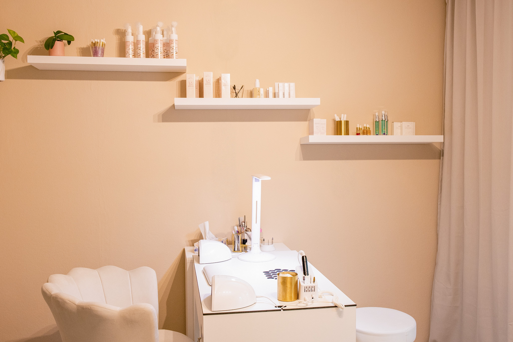 Nagelstudio von Jessica Doll in Winterthur mit modernem Arbeitsplatz